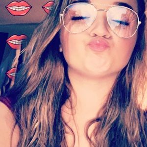 Meet your Posher, Brooke